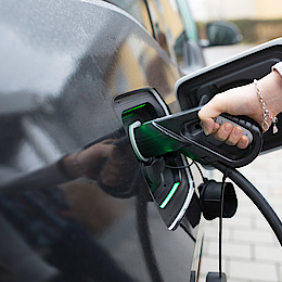 Elektro­mobilität bei Kaya  Sefer Elektro in Illerkirchberg
